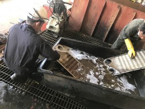 Heat exchanger plate cleaning